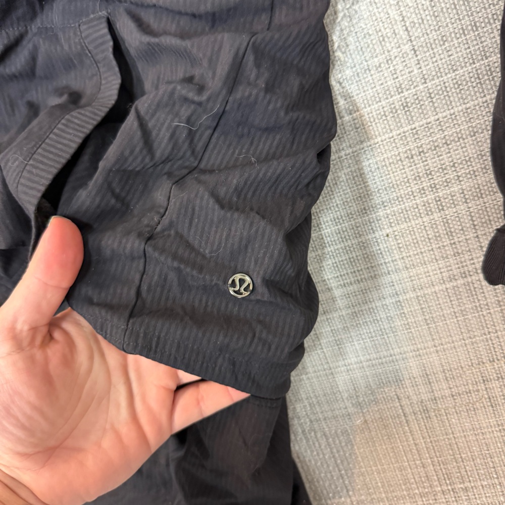 Lululemon Windbreaker / Rainjacket - image 6
